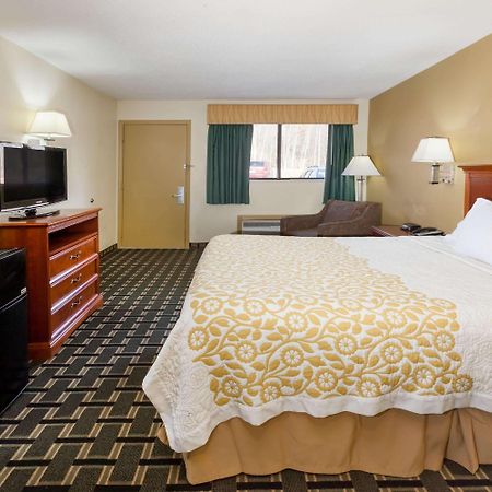 Days Inn By Wyndham Kent - Akron Buitenkant foto
