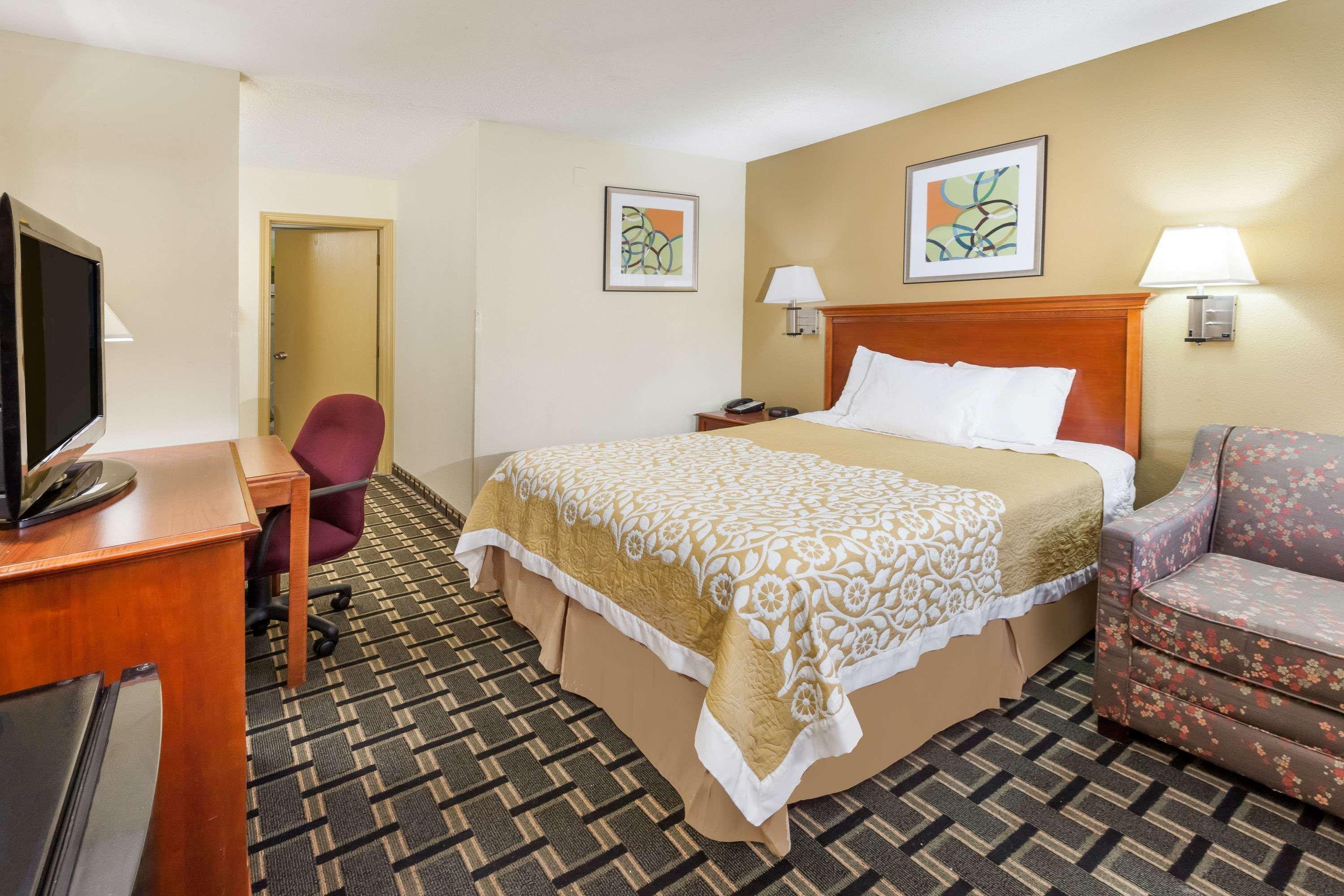 Days Inn By Wyndham Kent - Akron Buitenkant foto