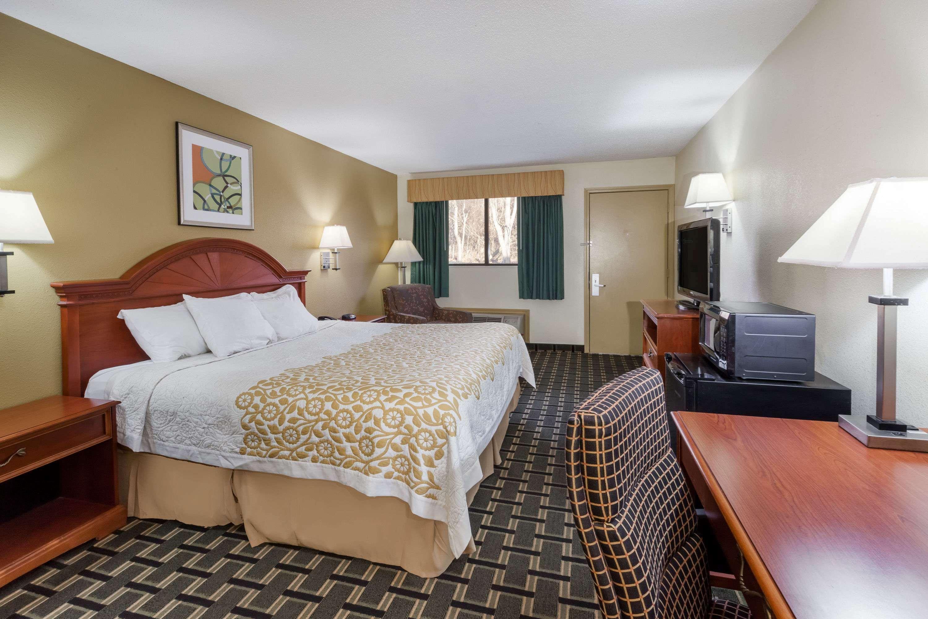 Days Inn By Wyndham Kent - Akron Buitenkant foto