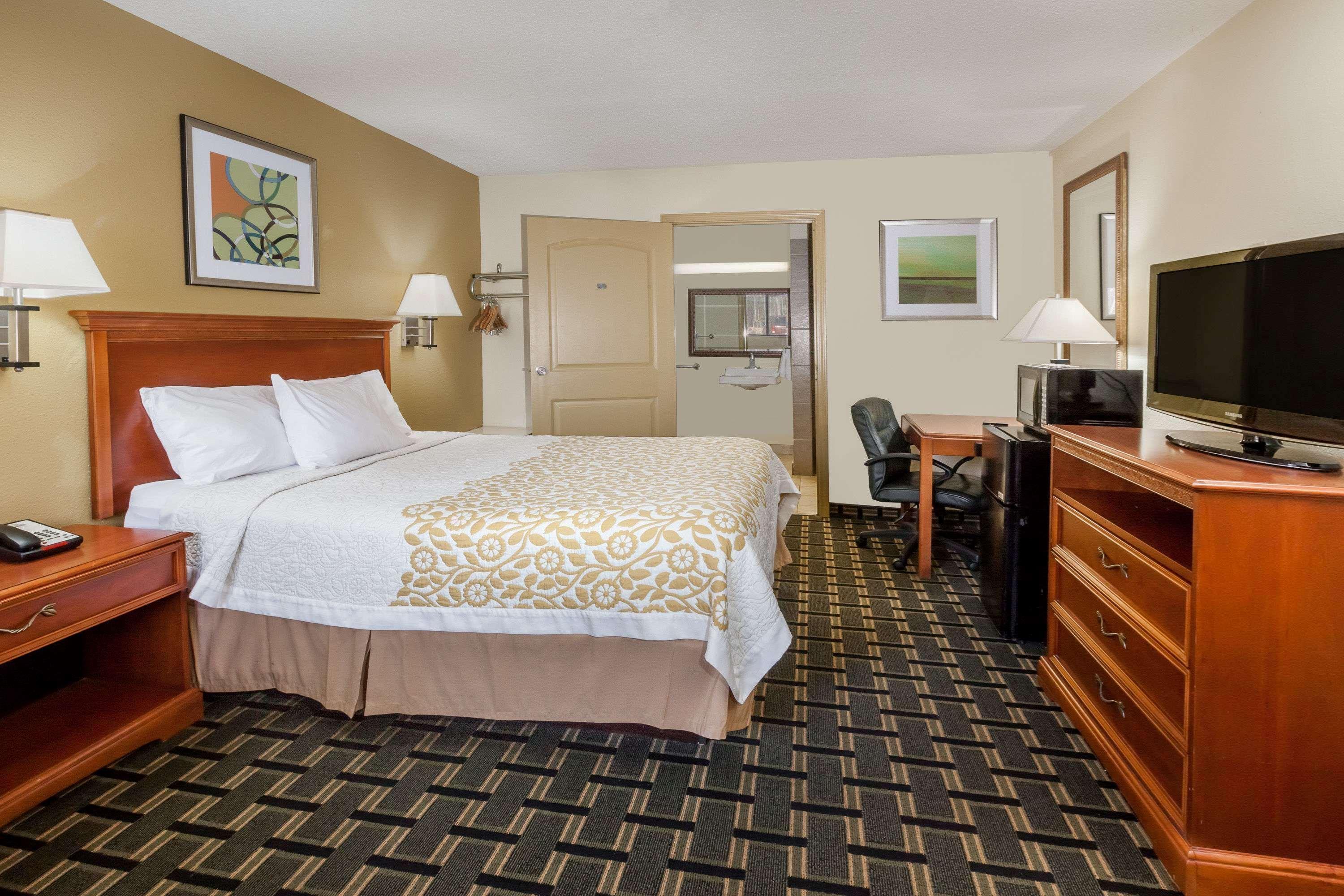 Days Inn By Wyndham Kent - Akron Buitenkant foto