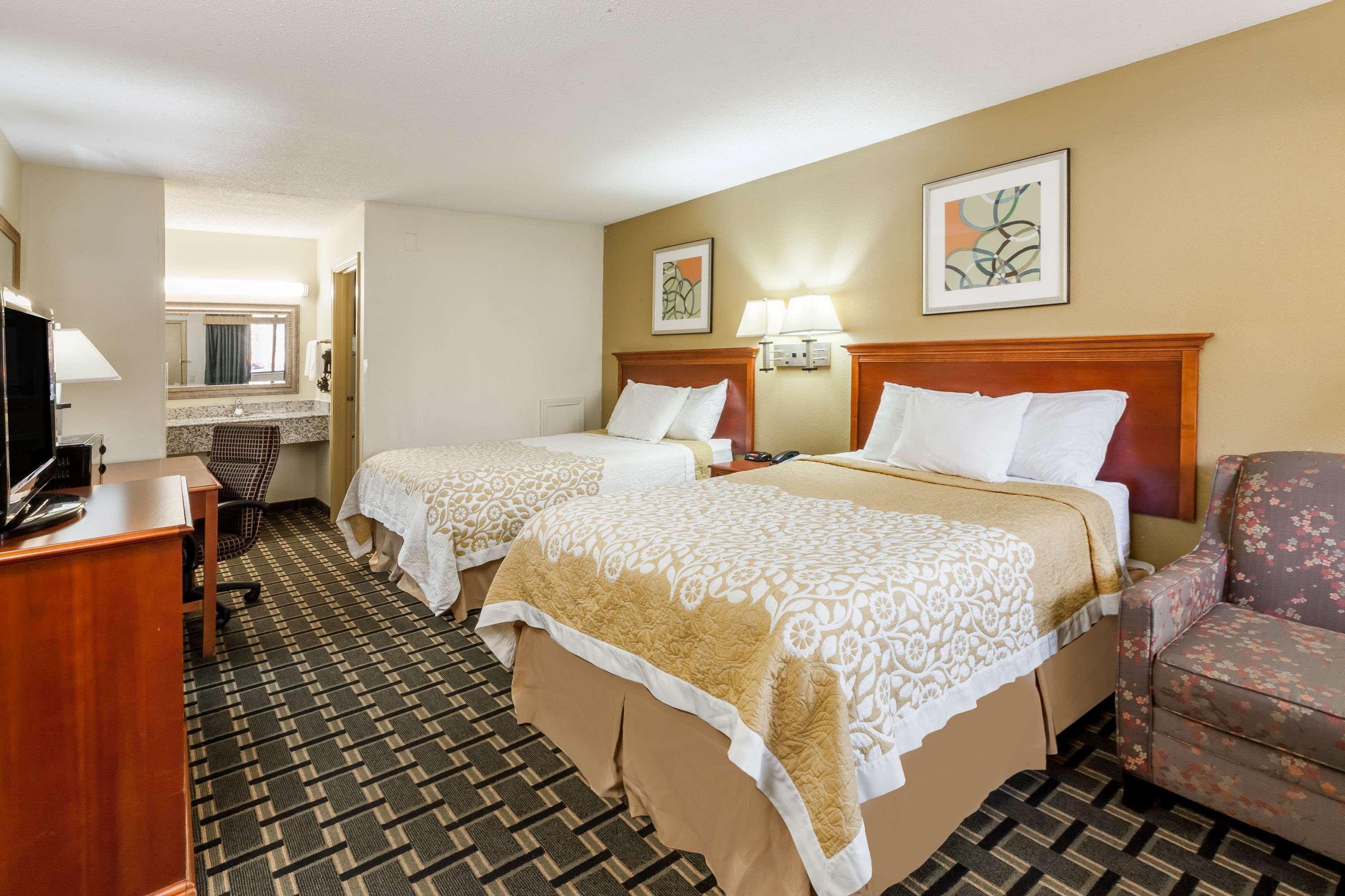 Days Inn By Wyndham Kent - Akron Buitenkant foto
