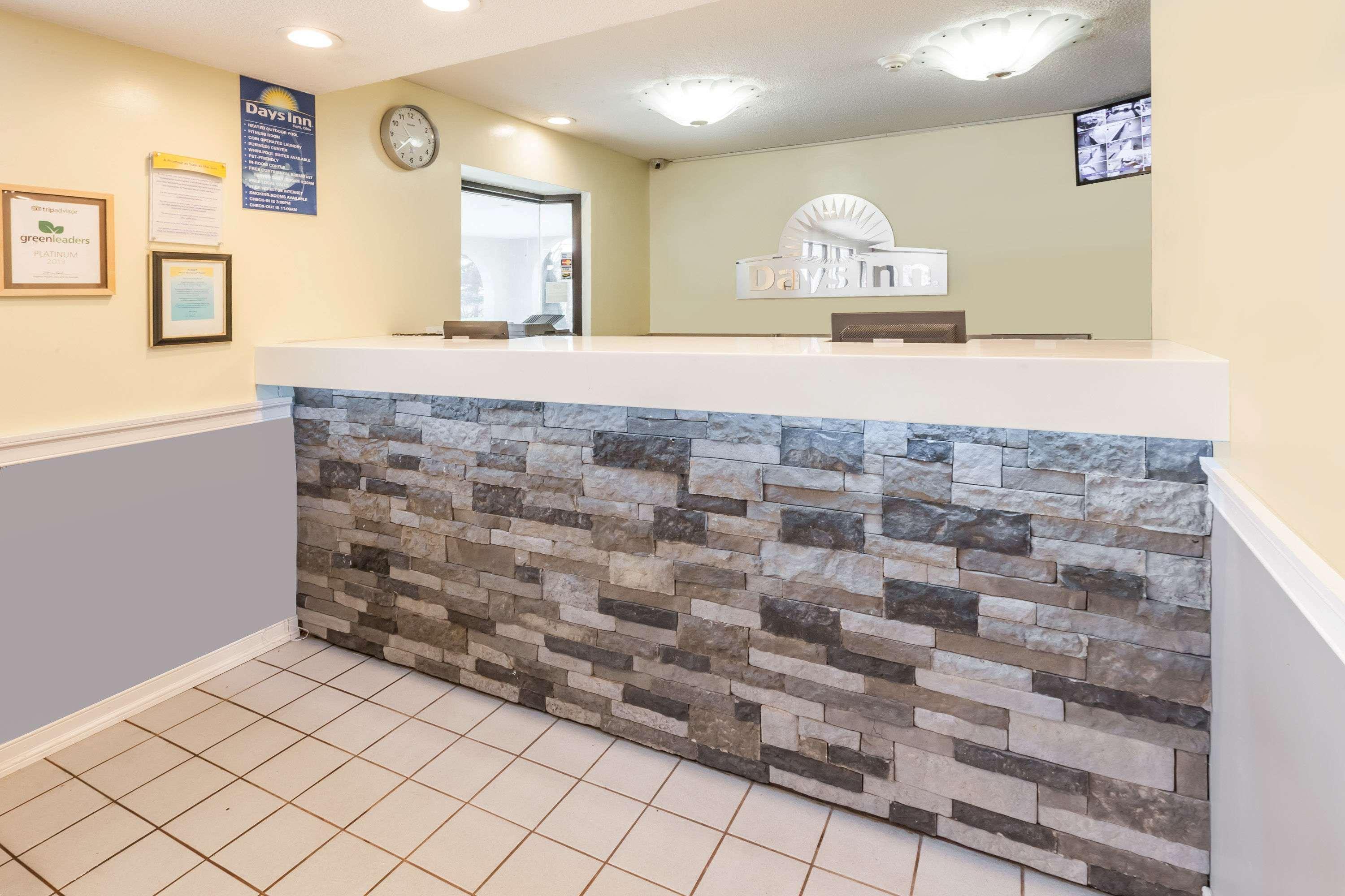 Days Inn By Wyndham Kent - Akron Buitenkant foto