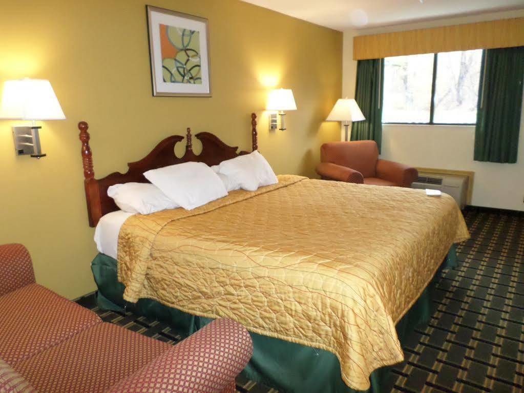 Days Inn By Wyndham Kent - Akron Buitenkant foto