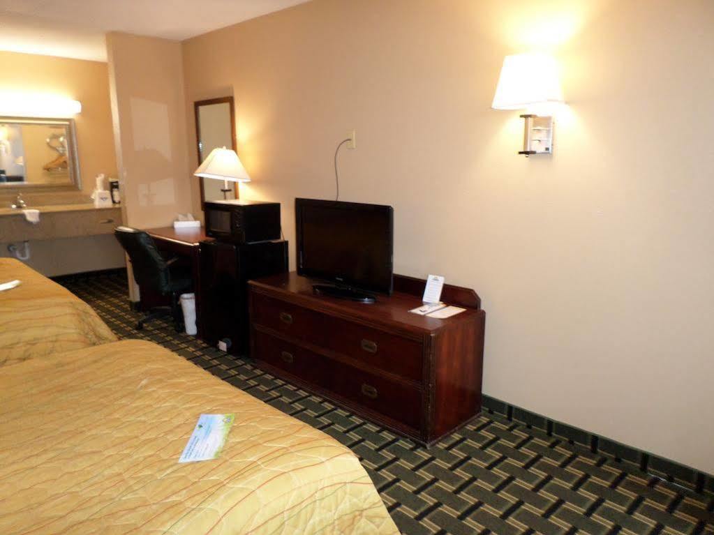 Days Inn By Wyndham Kent - Akron Buitenkant foto