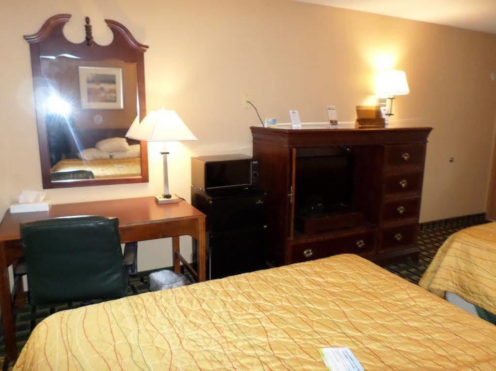 Days Inn By Wyndham Kent - Akron Buitenkant foto