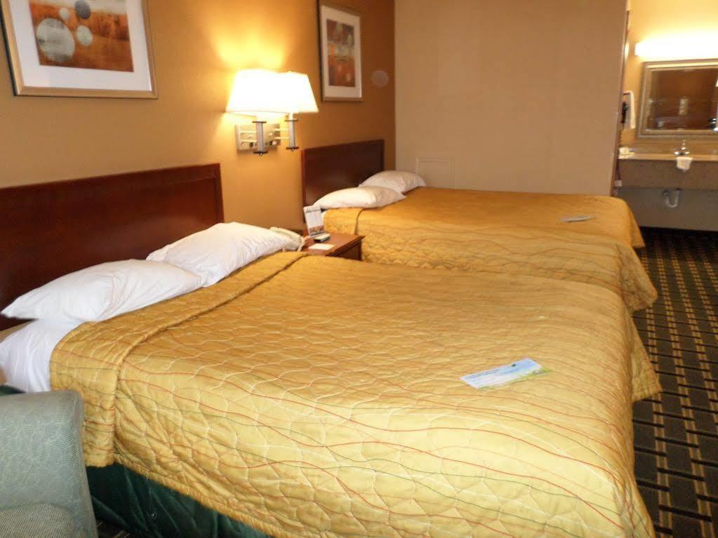 Days Inn By Wyndham Kent - Akron Buitenkant foto