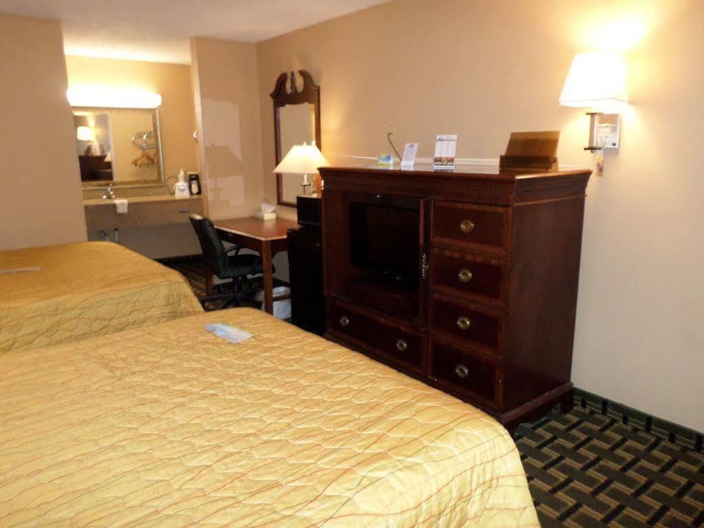 Days Inn By Wyndham Kent - Akron Buitenkant foto